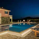 Athinais Villa Lixúri